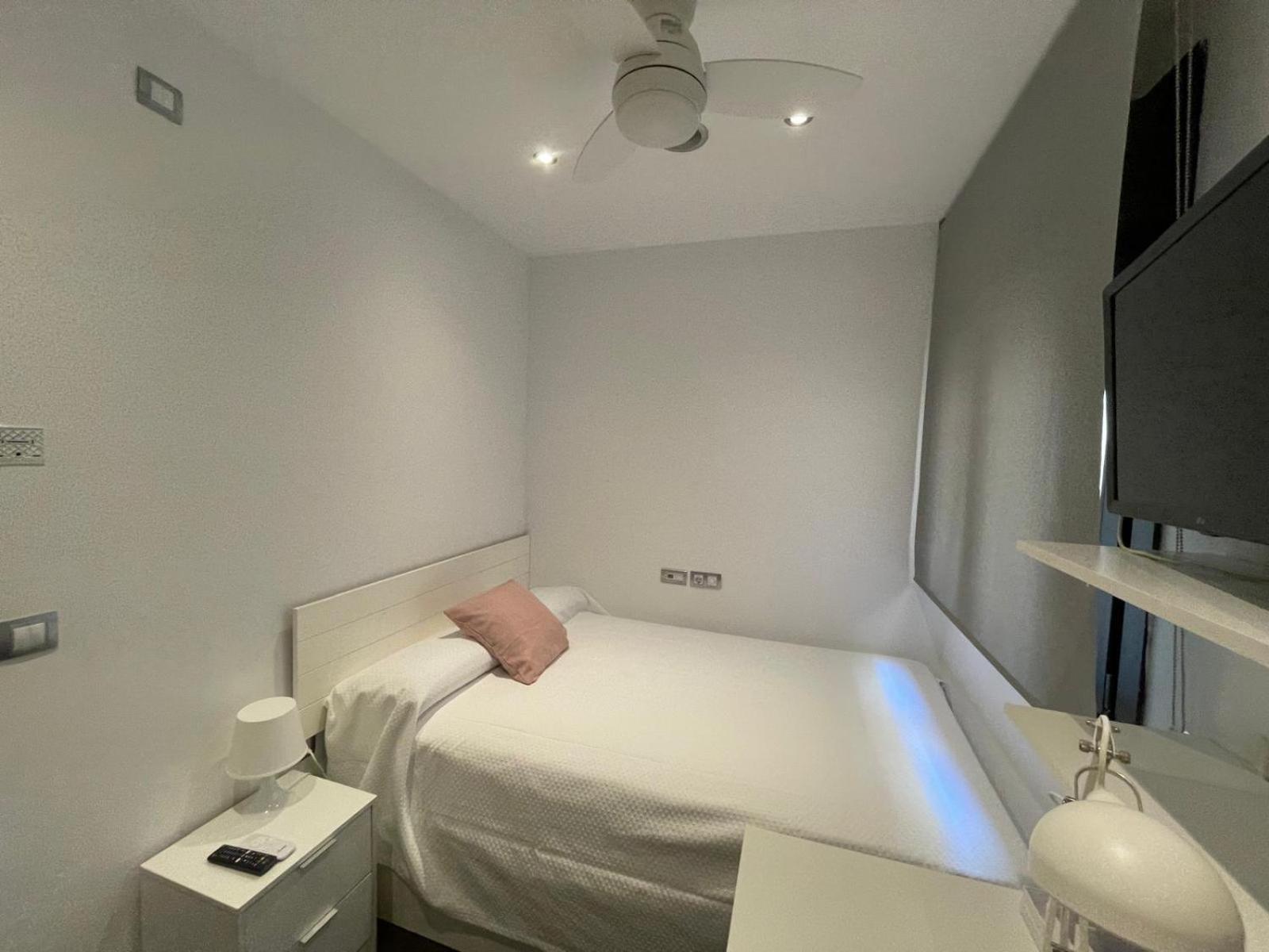 Moderno Apartamento Con Plaza De Garaje En Pleno Centro De Almería Extérieur photo