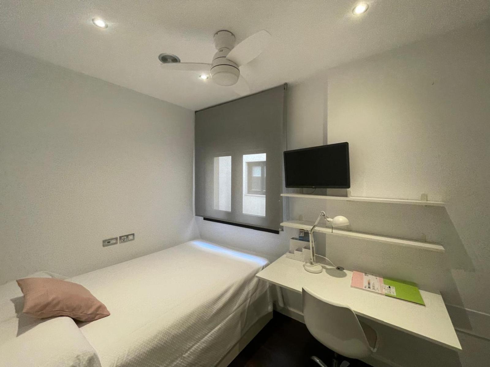 Moderno Apartamento Con Plaza De Garaje En Pleno Centro De Almería Extérieur photo